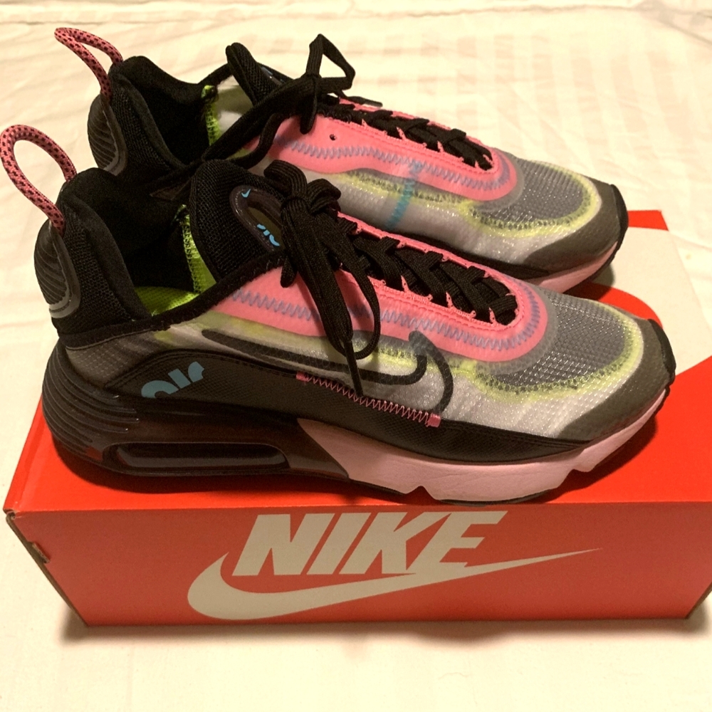 Nike Air max 2090 Sneakers size 7.5 with box